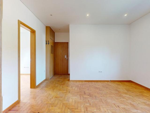 Apartamento T3 em Alcântara