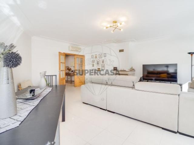 Apartamento T3 em Alverca do Ribatejo e Sobralinho