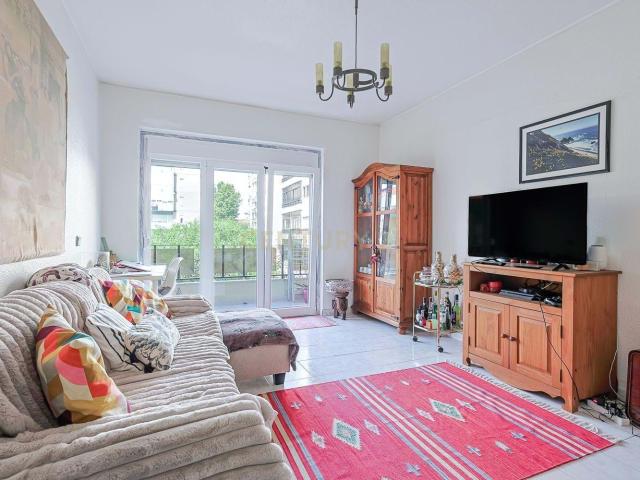 Apartamento T3 em Amora, Seixal