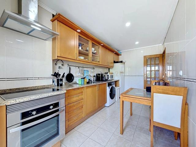 Apartamento T3 em Amora, Seixal Oportunidade Única!