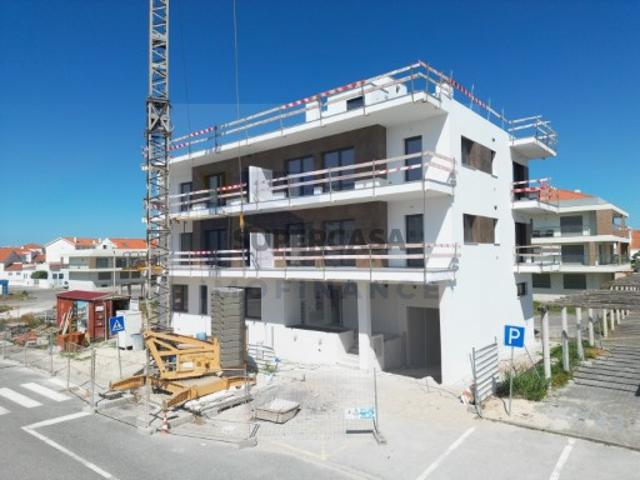 Apartamento T3 em Atouguia da Baleia