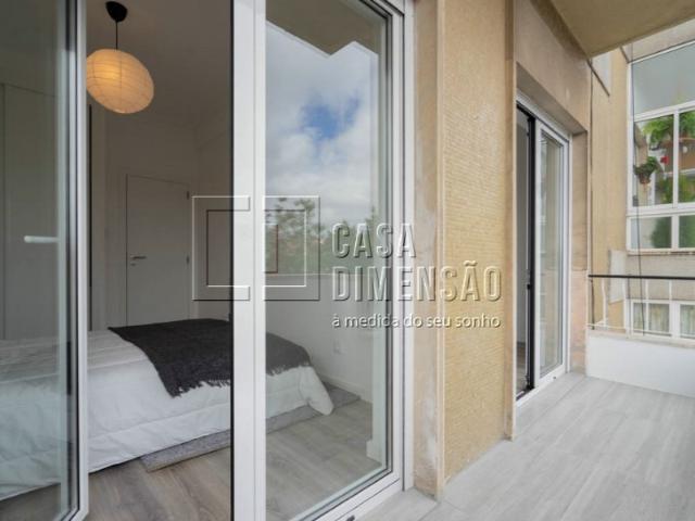 Apartamento T3 em Benfica, com Varandas, Totalmente Mobilado e Pronto a Habitar!
