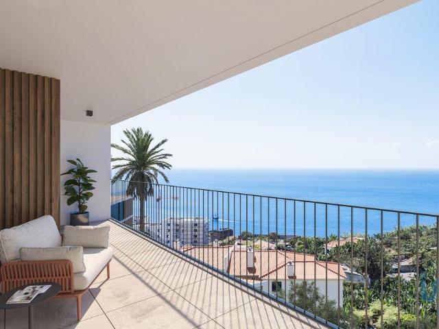 Apartamento T3 em Câmara de Lobos de 154,00 m²