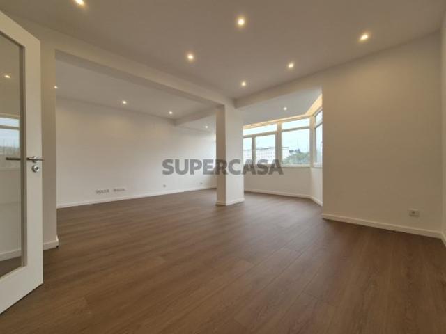 T3 completamente remodelado junto à Praça de Espanha