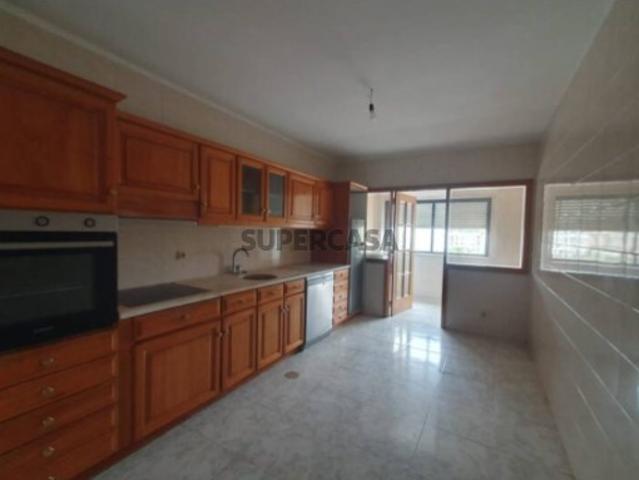 Apartamento T3 em Canelas