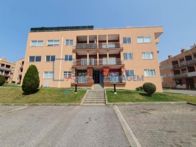 Apartamento T3 em Canelas