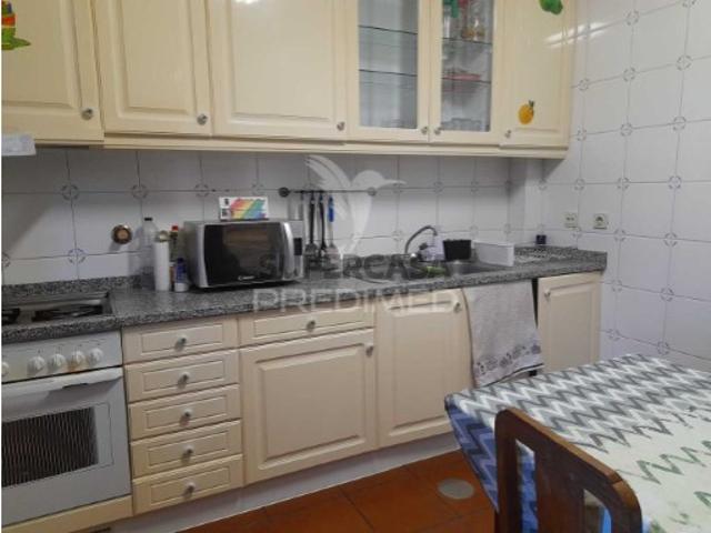 Apartamento T2 em Canelas