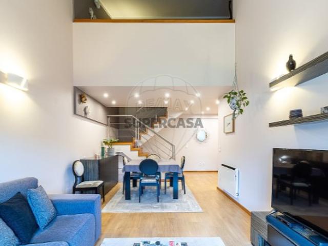 Apartamento T3 em Canelas