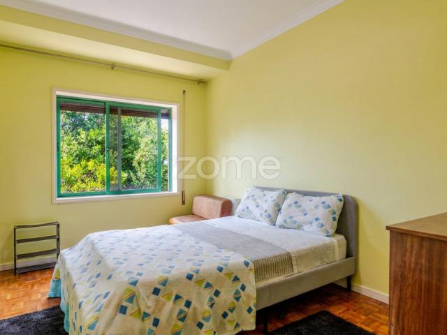 Apartamento T3 em Canidelo com Varanda e Garagem Box