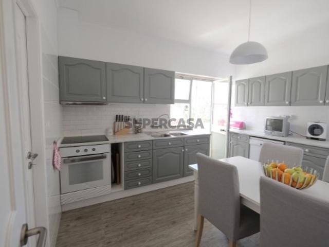 Apartamento T3 em Carcavelos e Parede
