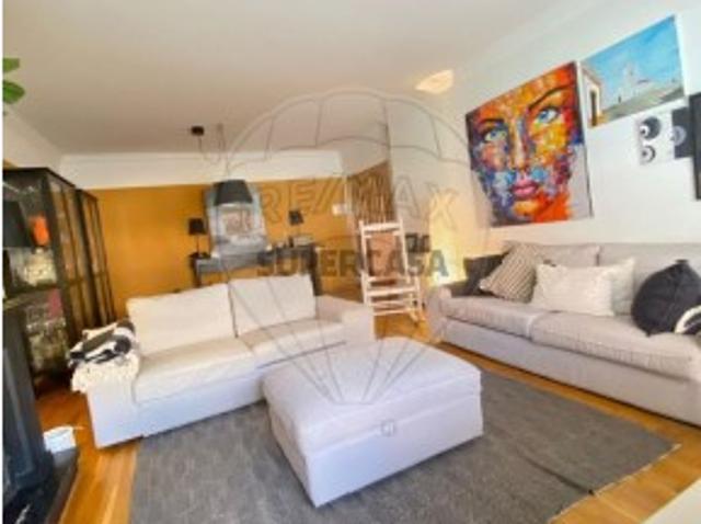 Apartamento T3 em Carcavelos e Parede