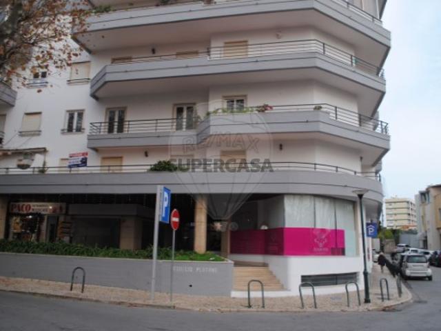 Apartamento T3 em Carcavelos e Parede