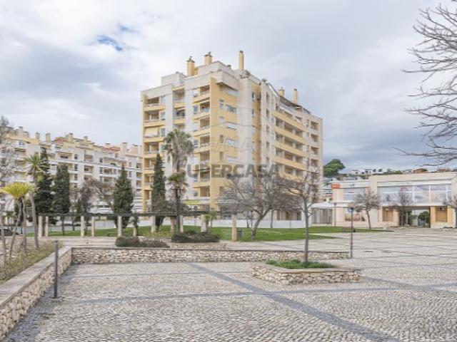 Apartamento T3 em Carcavelos e Parede