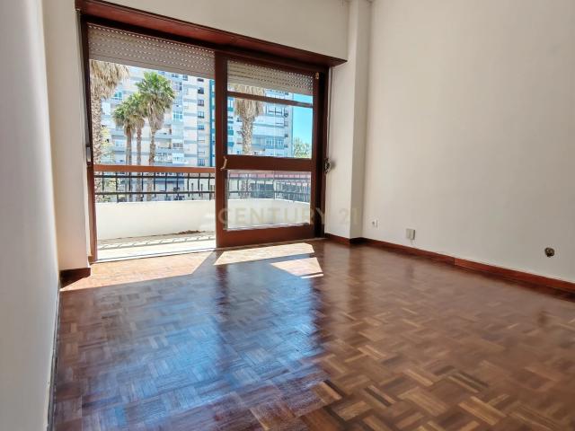 Apartamento T3 em Carnaxide, arrendamento