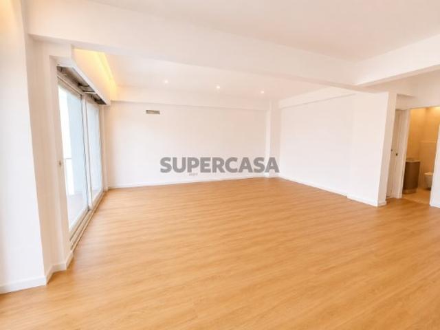 Apartamento T3 em Carnaxide e Queijas