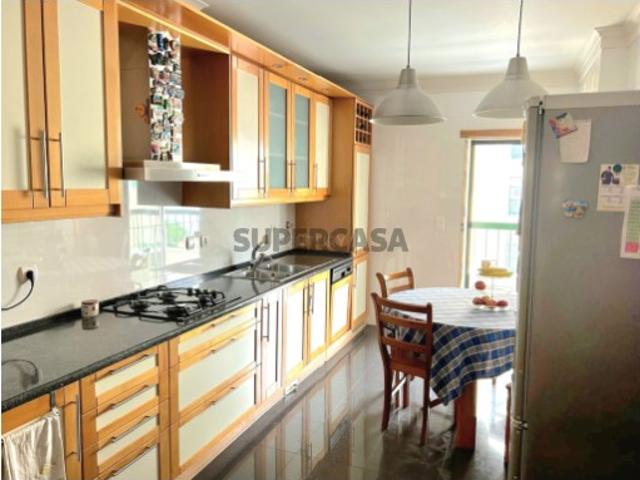 Apartamento T3 em Carnaxide e Queijas