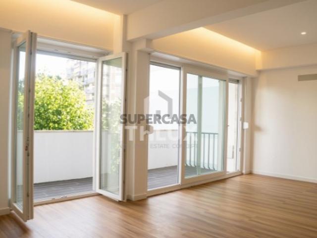 Apartamento T3 em Carnaxide e Queijas