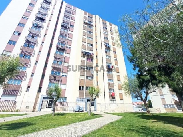 Apartamento T3 em Carregado e Cadafais