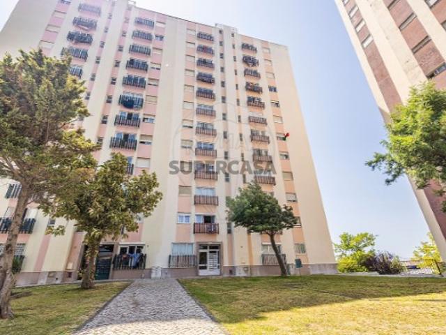 Apartamento T3 em Carregado e Cadafais