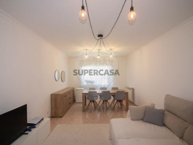 Apartamento T3 em Carregado e Cadafais