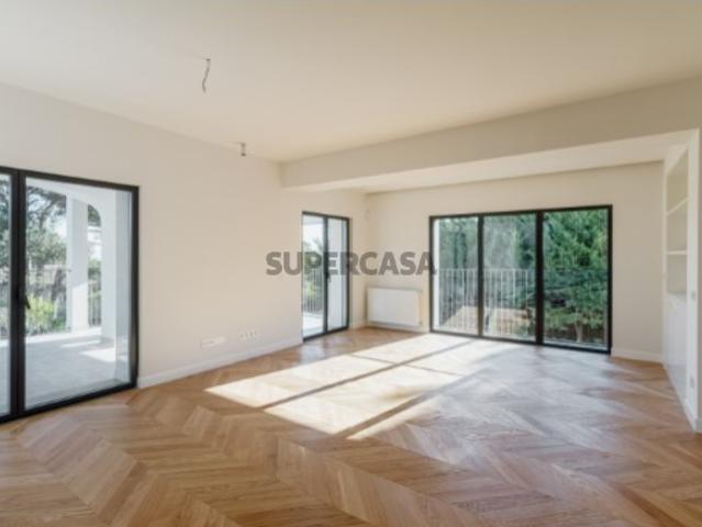 Apartamento T3 em condomínio Monte Estoril, Cascais