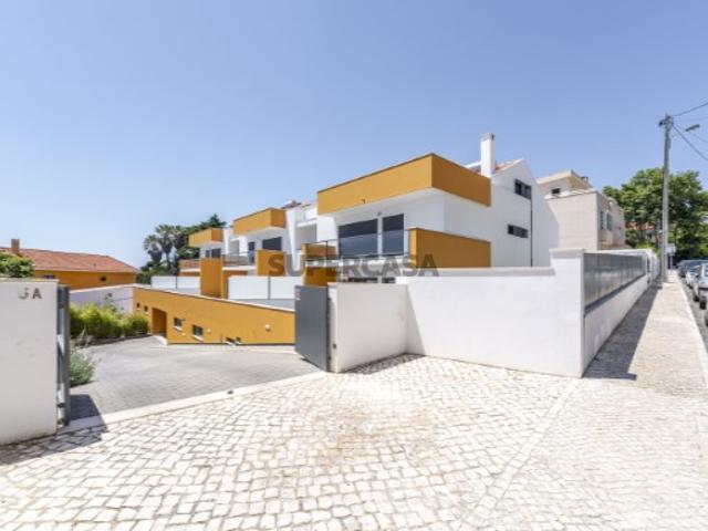 Apartamento T3 em condomínio centro da Parede
