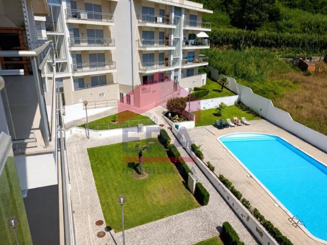 Apartamento T3, em condomínio com piscina, na Nazaré
