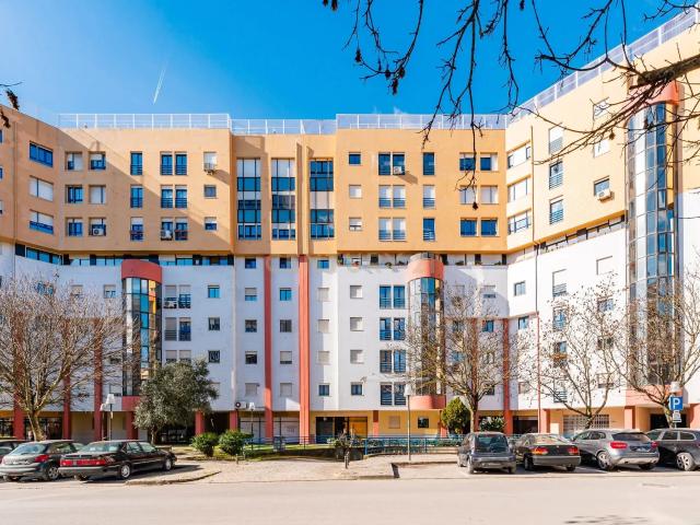Apartamento T3 em condomínio com Piscina, no Lumiar Lisboa