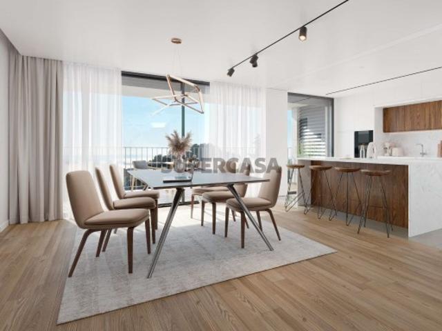 Apartamento T3 em condomínio com piscina, Caxias