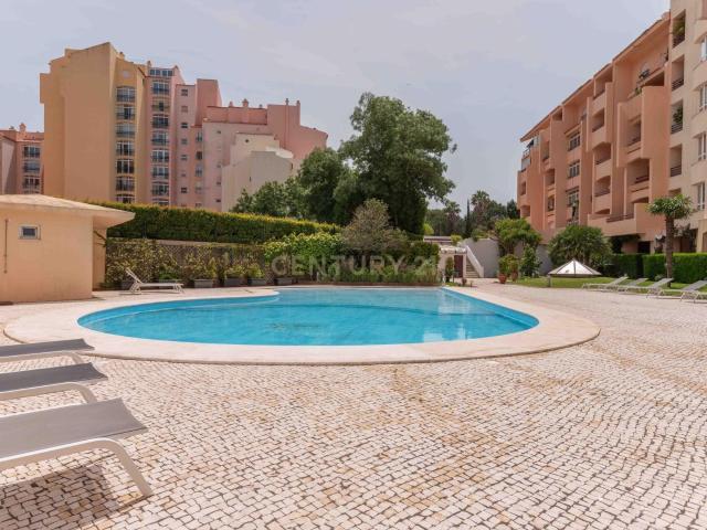 Apartamento T3 em condomínio privado no centro de Cascais