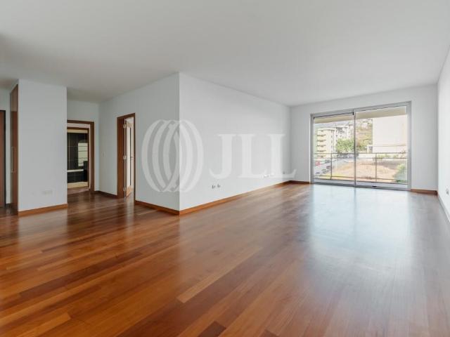 Apartamento T3 em condomínio, vista mar, Funchal, Madeira 103m² São Martinho