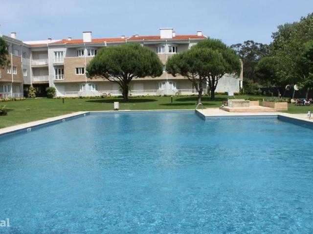 Apartamento t3 em Condomnio fechado, vista piscina e jardim