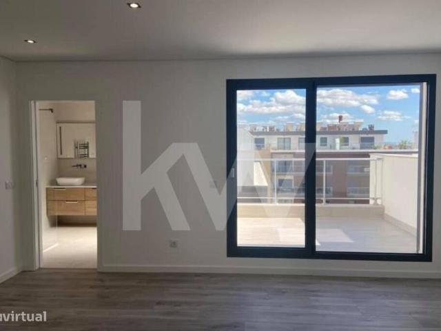 Apartamento T3 em construo, com 1 lugar de garagem e varandas. Acaba