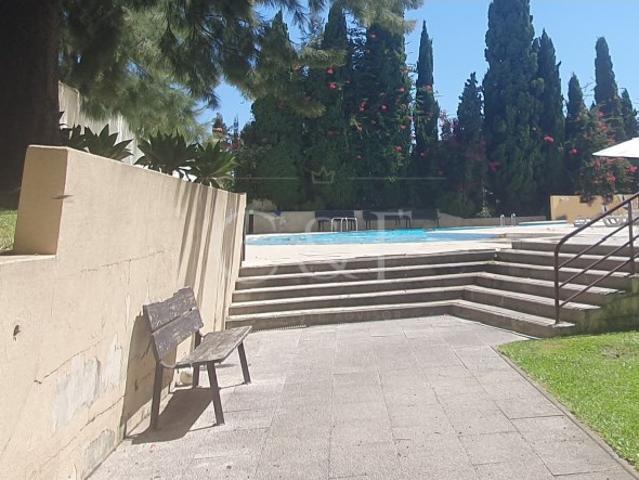 Apartamento T3 em codomínio fechado com vigilancia permanente, garagem, jardim e piscina