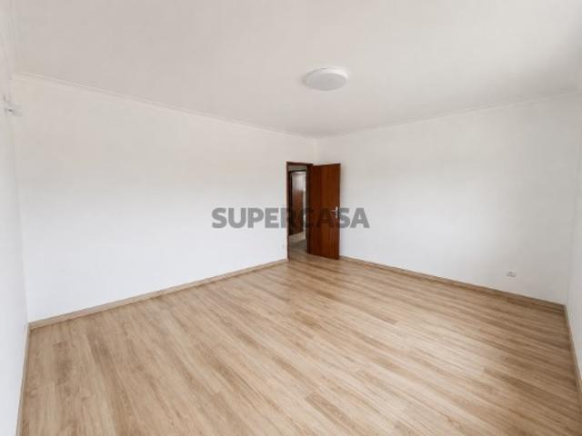 Apartamento T3 em Darque com localização privilegiada e excelentes áreas