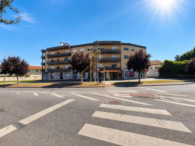 Apartamento T3 em Delães