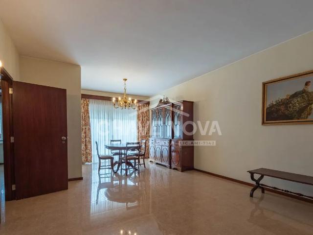 Apartamento T3 em frente ao Metro