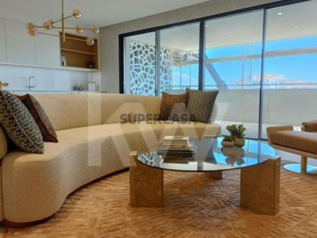 Apartamento T3 em Lagos, com vista mar em condomínio com piscina, sauna e ginásio