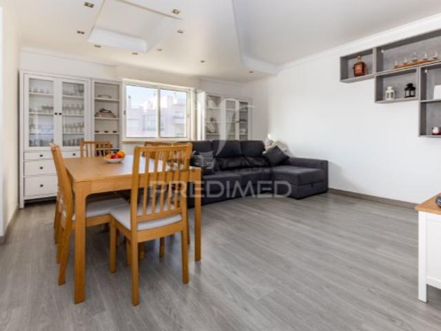 Apartamento T3 em Laranjeiro e Feijó