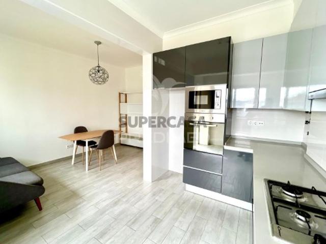 Apartamento T3 em Laranjeiro e Feijó