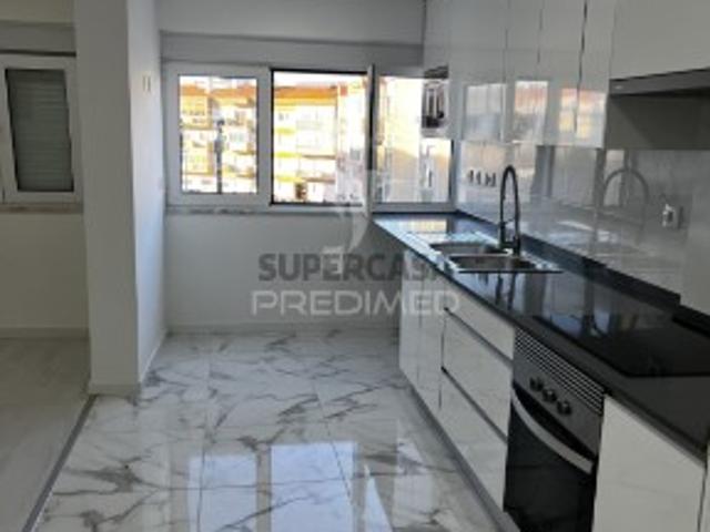 Apartamento T3 em Laranjeiro e Feijó
