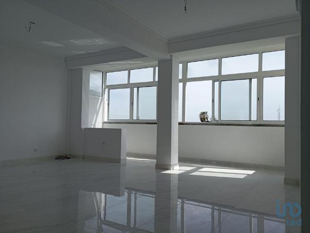 Apartamento T3 em Carcavelos e Parede de 119,00 m²