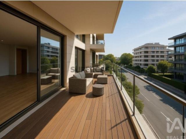 Apartamento T3 em Lordelo Do Ouro E Massarelos de 168,00 m²