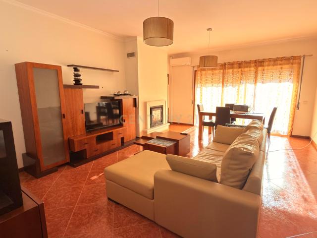 Apartamento T3 em Lousada com Garagem e Varandas