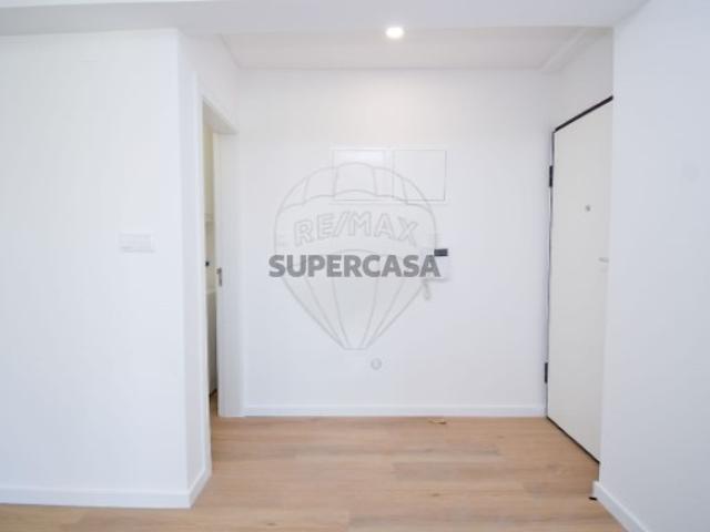 Apartamento T3 em Mina de Água