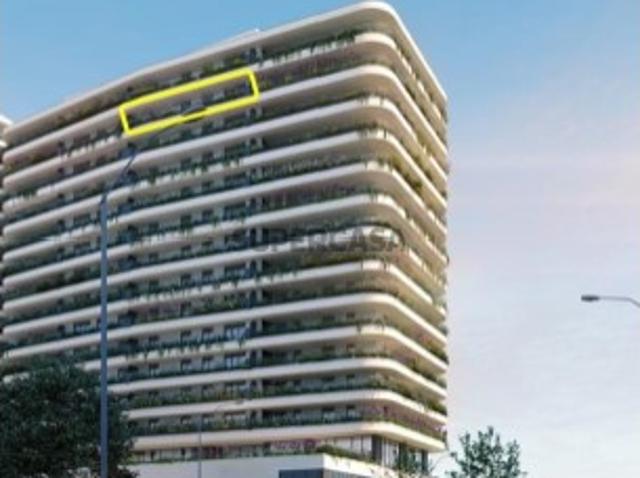 Apartamento T3 em Miraflores