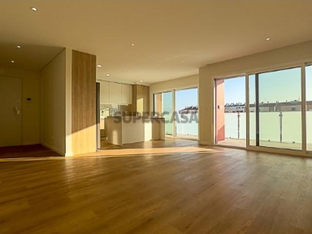 Apartamento T3 em Montijo | Garagem em Box