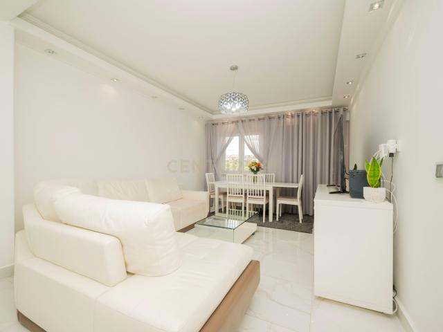 Apartamento T3 em Odivelas, Remodelado e com Terraço