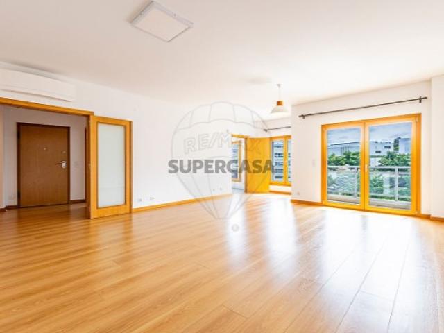 Apartamento T3 em Oeiras e São Julião da Barra, Paço de Arcos e Caxias