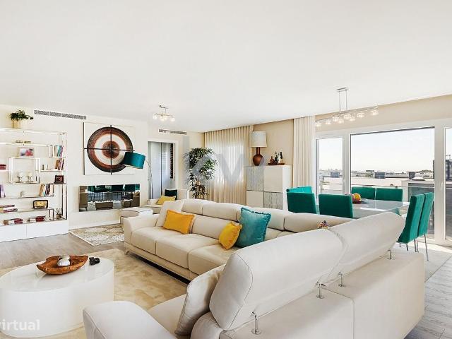 Apartamento T3 em OEIRAS | Varanda com 30,50 m2 | Box privativa para